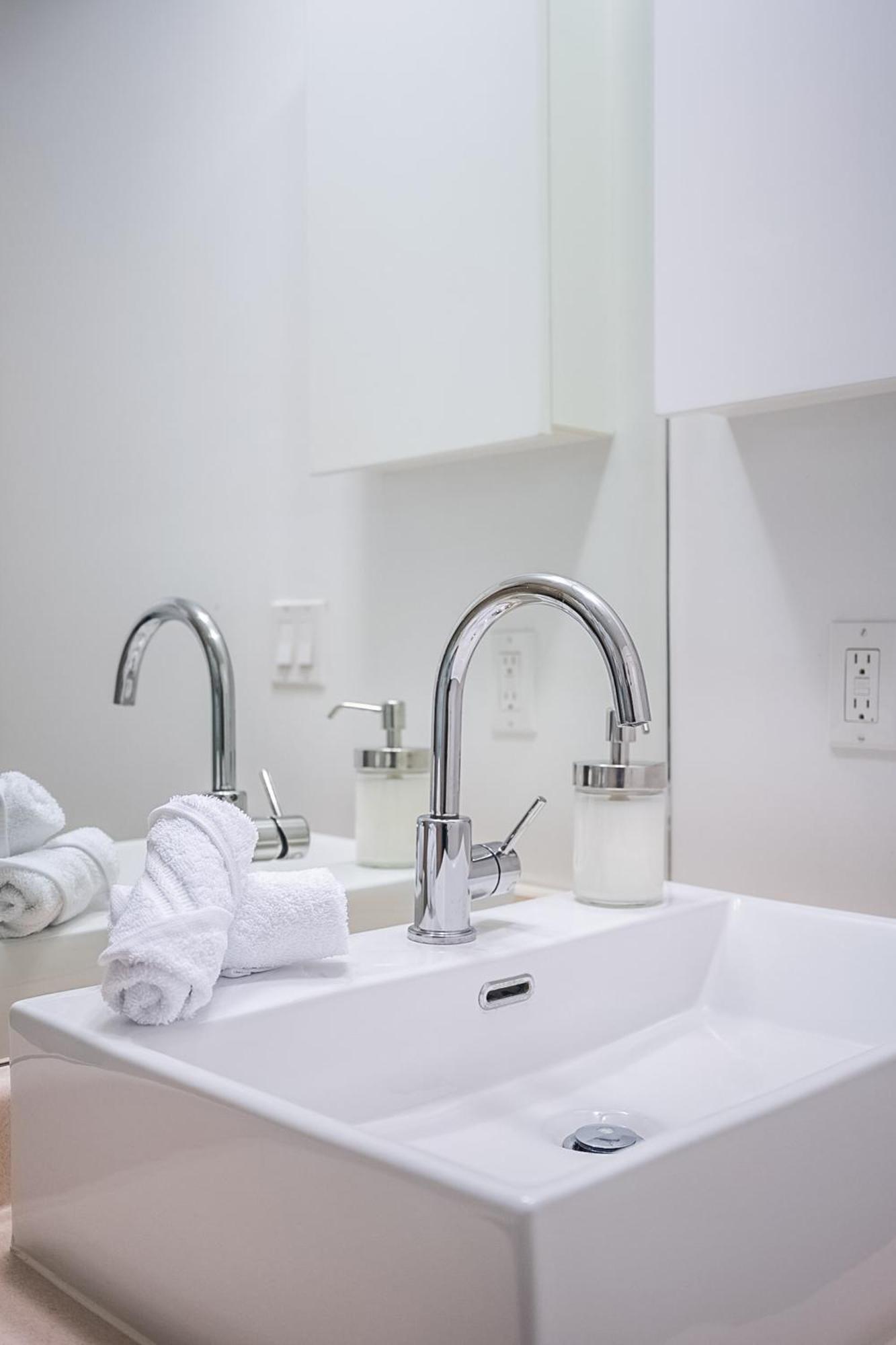 Rivetstays - The Neptune Торонто Екстер'єр фото